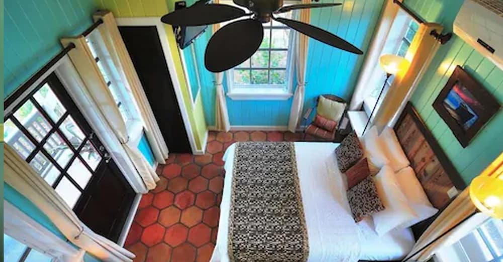 Garden Cottage Queen Bedroom with Kitchenette & Loft Bed 101