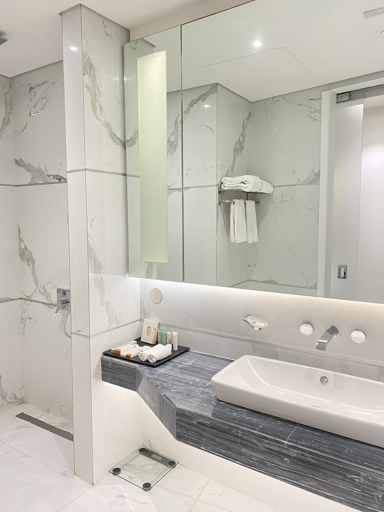 Deluxe Suite - Photo 9
