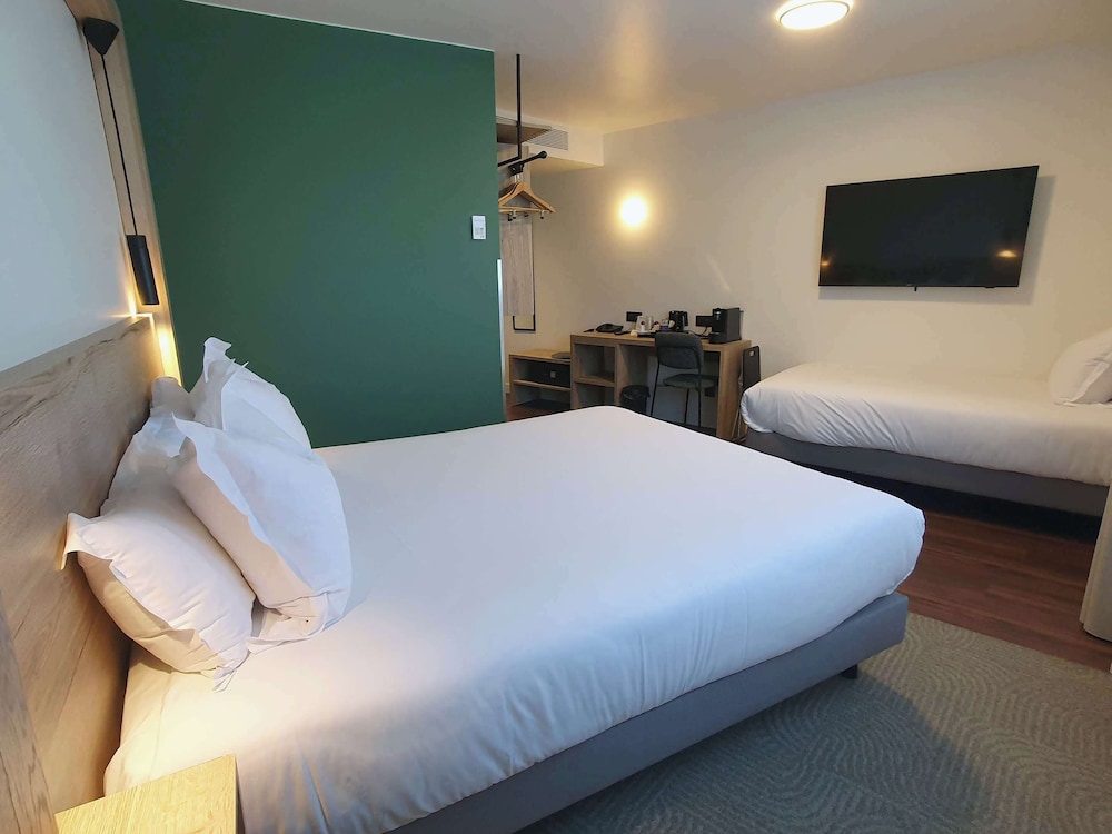 Family Room, Multiple Beds, Non Smoking (Shower Only) - Photo 5