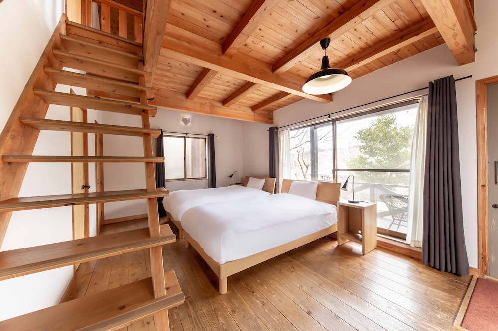 Deluxe Loft, 2 Twin Beds, Non Smoking, Mountain View photo 1