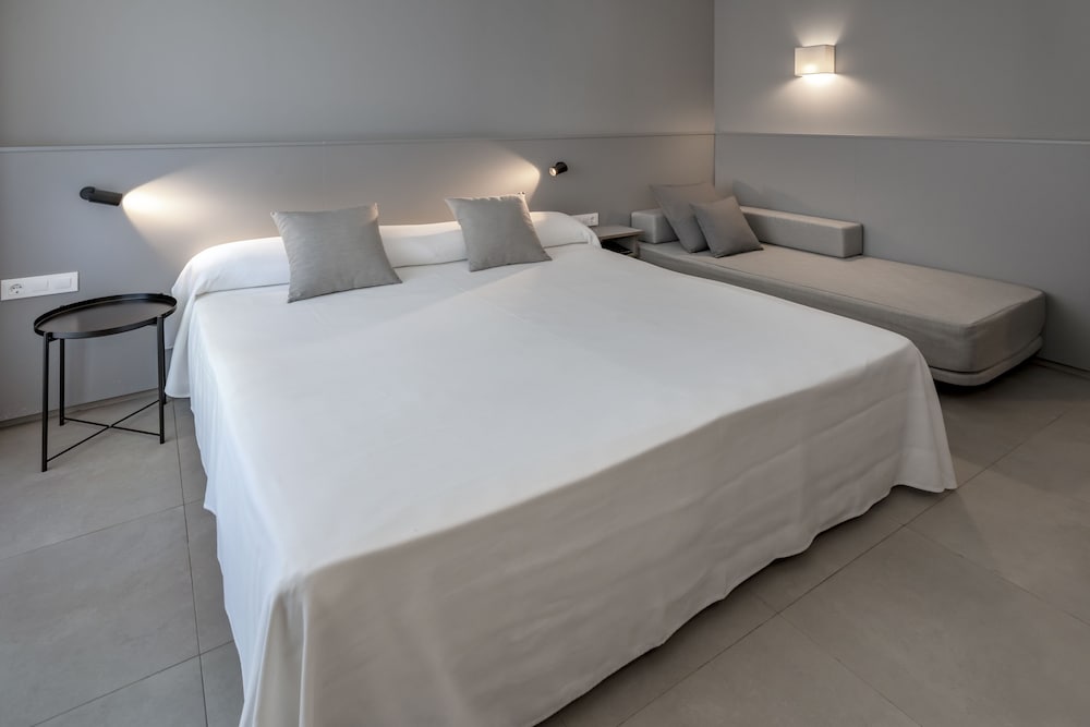 Superior Double Room, Balcony (2 adults and 1 child) photo 3