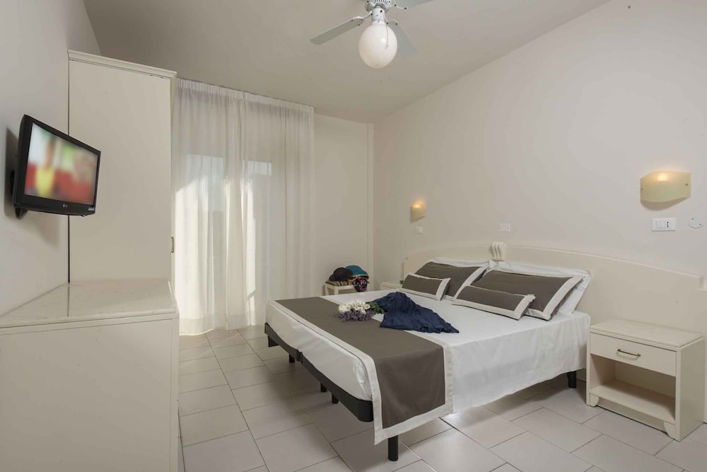 Standard Double or Twin Room - Photo 1