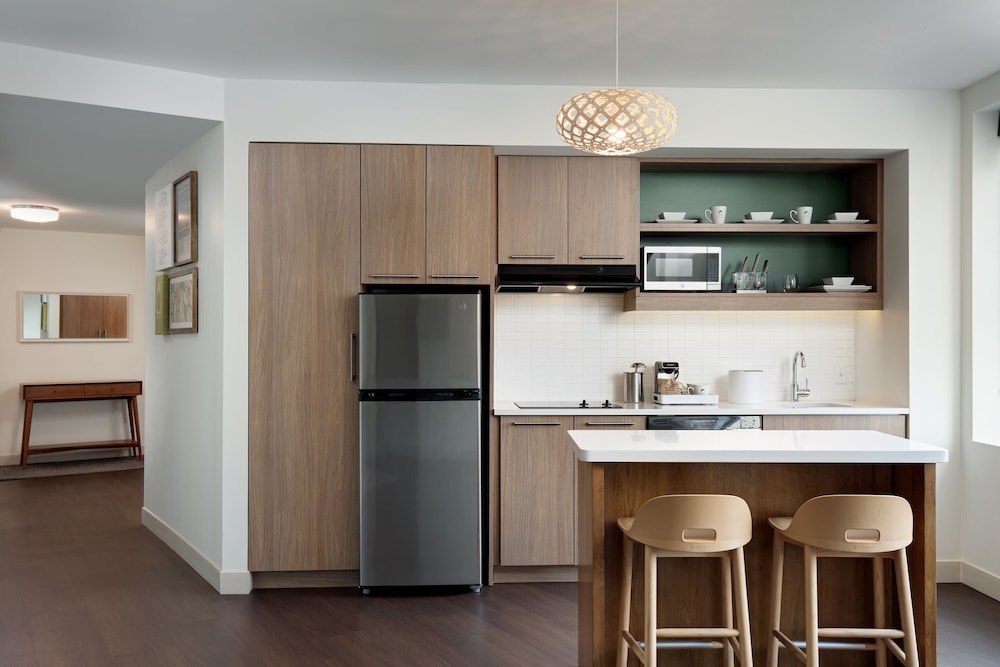 Suite, 1 Bedroom, City View - Photo 8