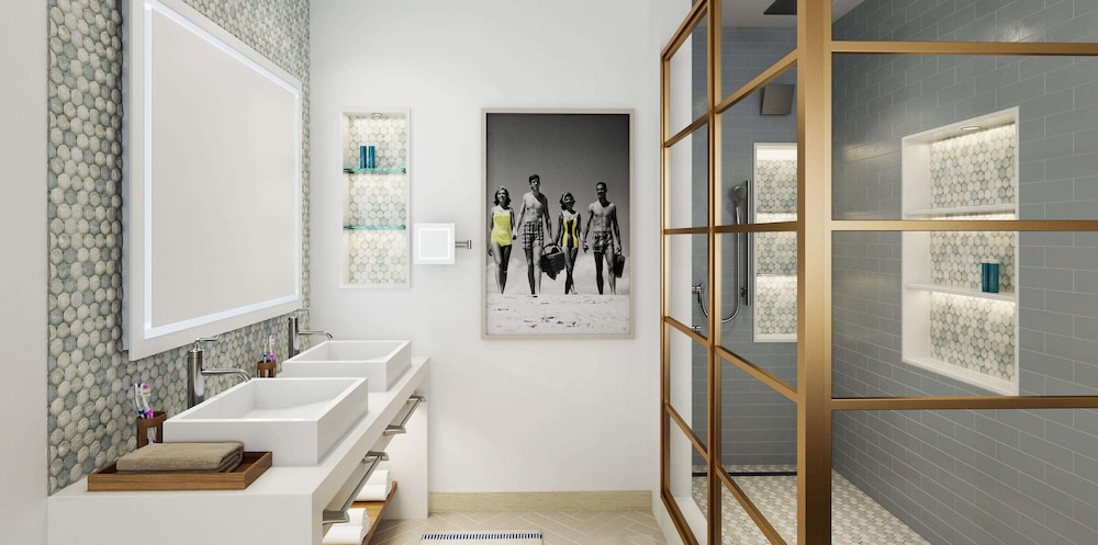 Luxury Room, 1 King Bed, Jetted Tub (Travertine) photo 2