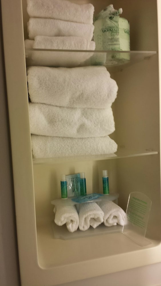 Standard Room, 2 Queen Beds - Photo 4