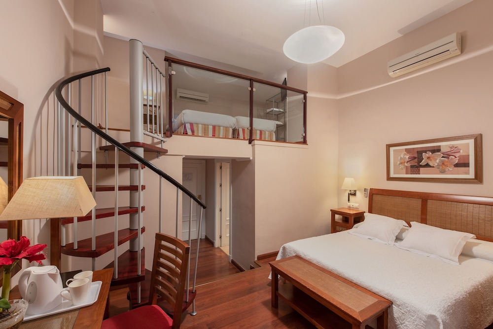 Family Quadruple Room - Photo 1