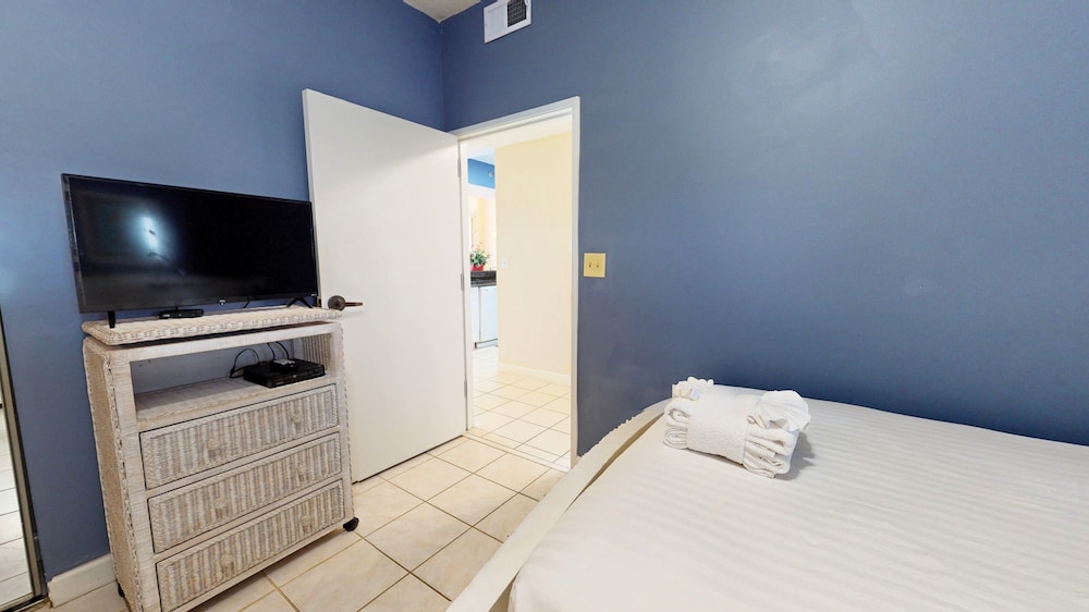 Condo (Tides 0804) photo 3