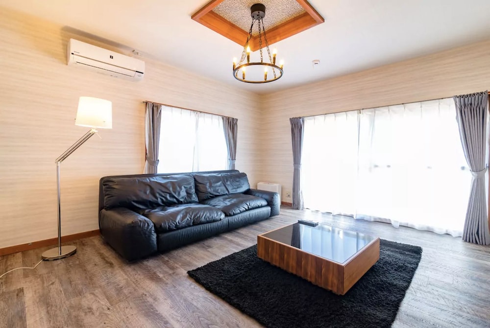 Private Vacation Home - Photo 2