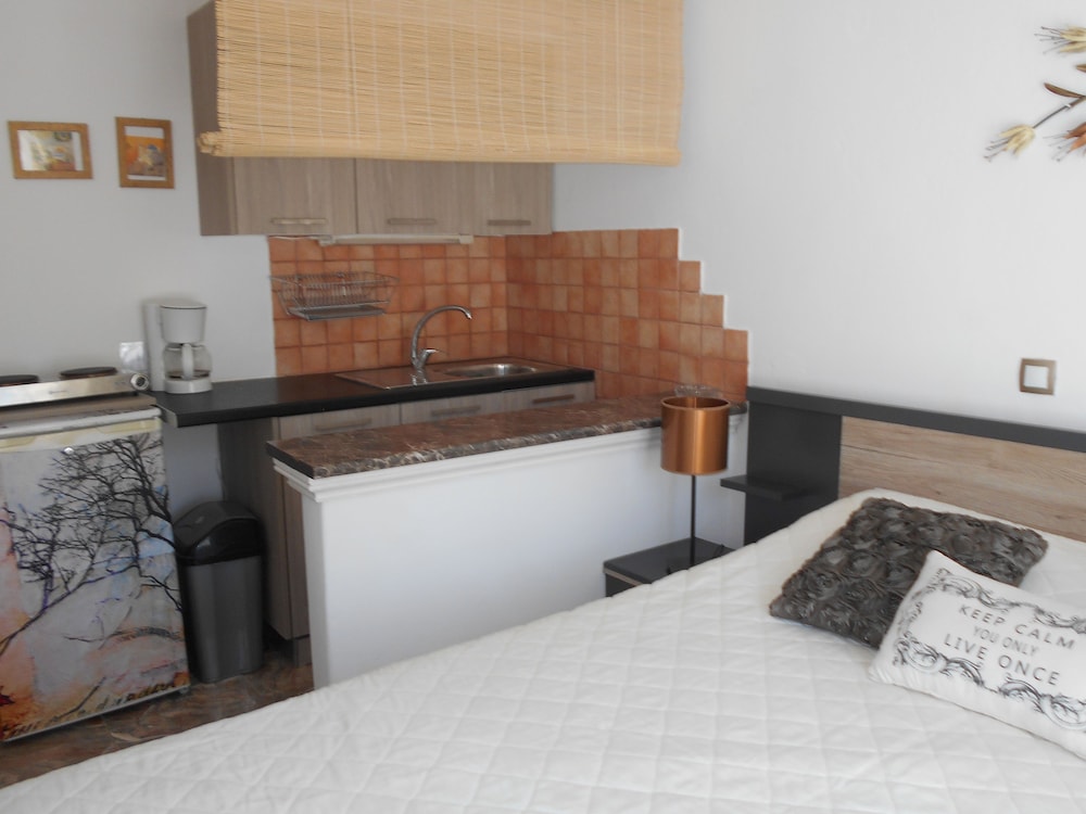 Double Room, Pool View (Kitchenette corner) photo 3