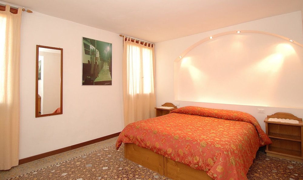 Double or Twin Room photo 2