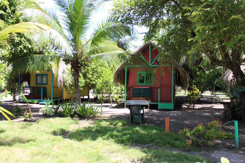 Cabin (Bungalow 1 - Yellow) photo 1
