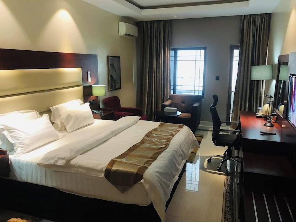 Economy Room, Balcony, City View photo 3