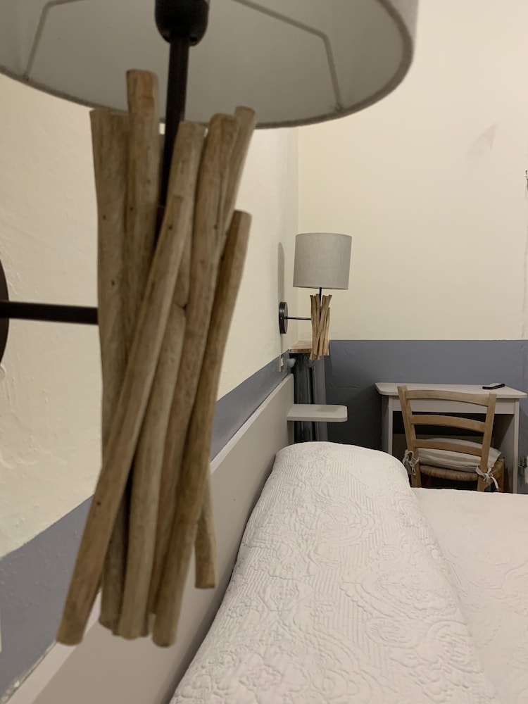Double Room - Photo 7