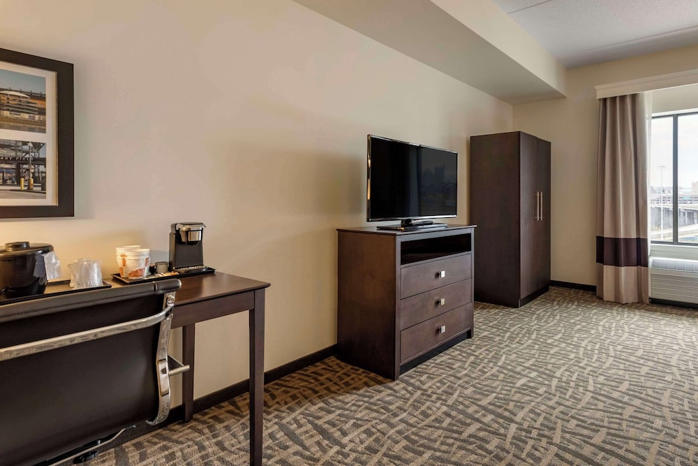 Suite, Multiple Beds, Non Smoking - Photo 6