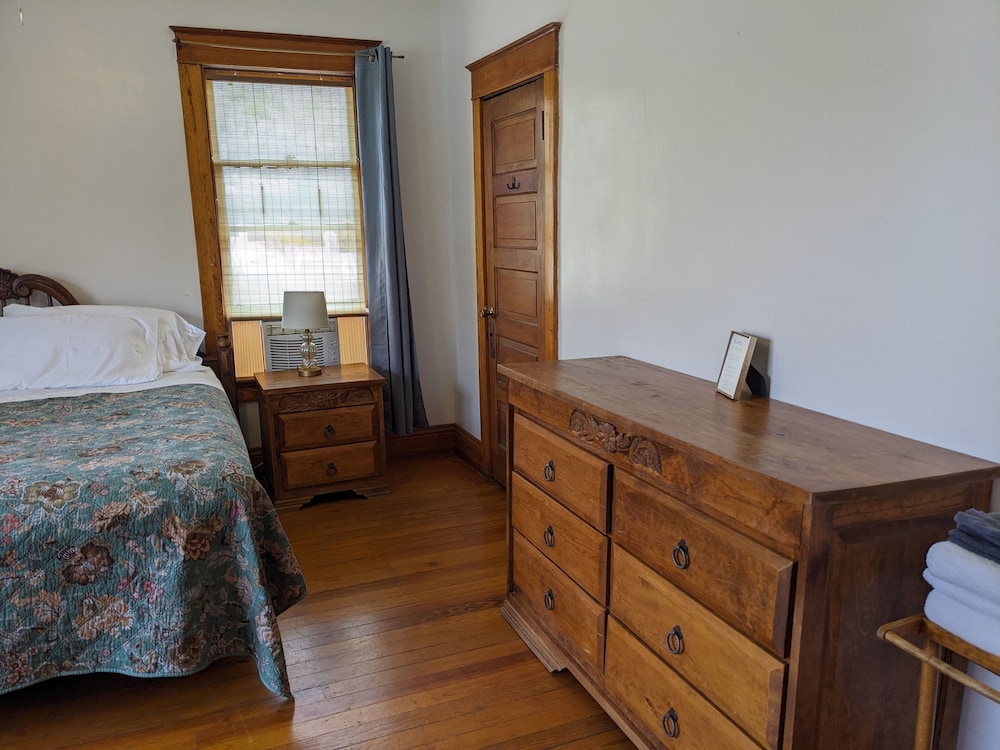 Shared Bath, King Bed, w/ View photo 3
