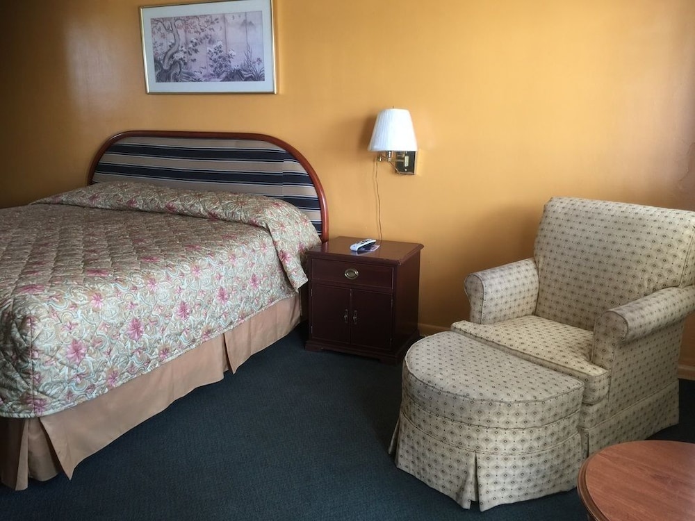 Standard Room, 1 King Bed, Smoking photo 1