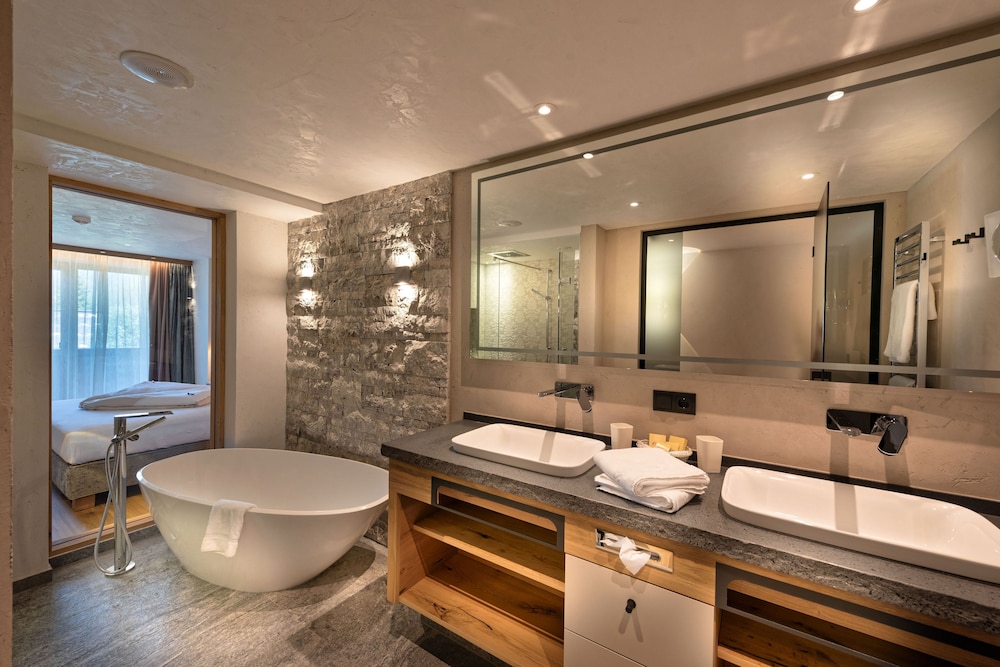 Deluxe Room, 2 Bedrooms, Balcony, Valley View photo 1