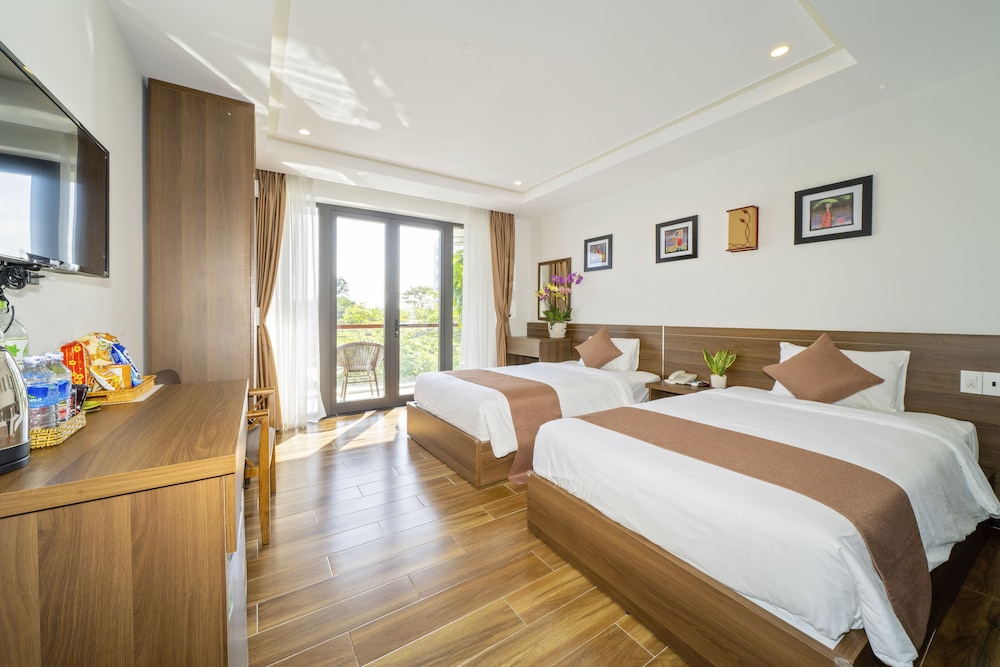 Deluxe Room, Balcony, City View - Photo 7
