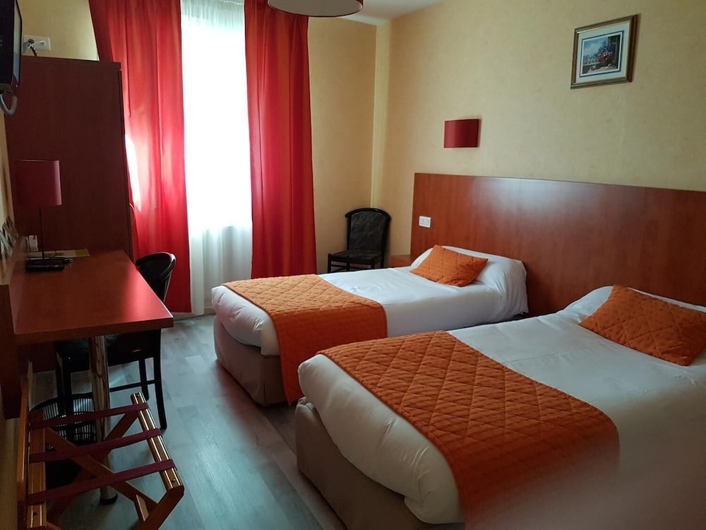Standard Room, 2 Twin Beds photo 3