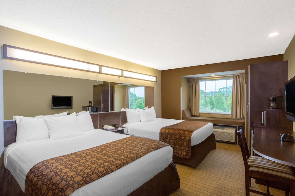 2 Queens Bed Non Smoking Room - Photo 1