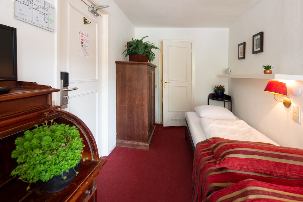 Twin Room, Canal View photo 2
