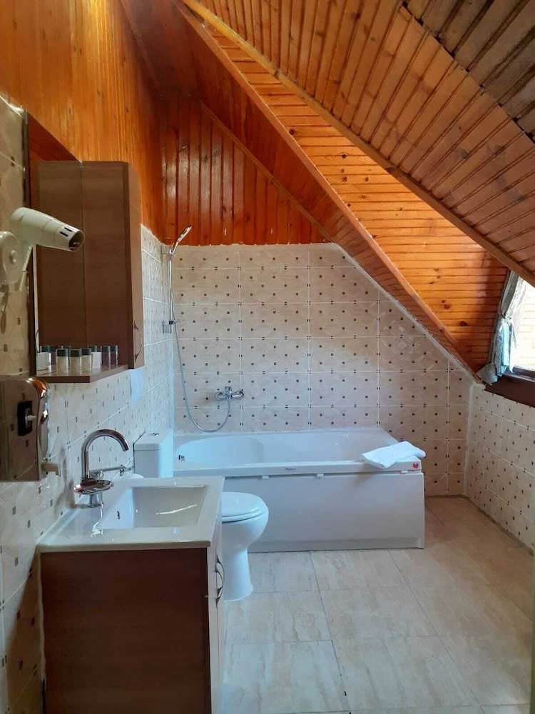 King Suite photo 3