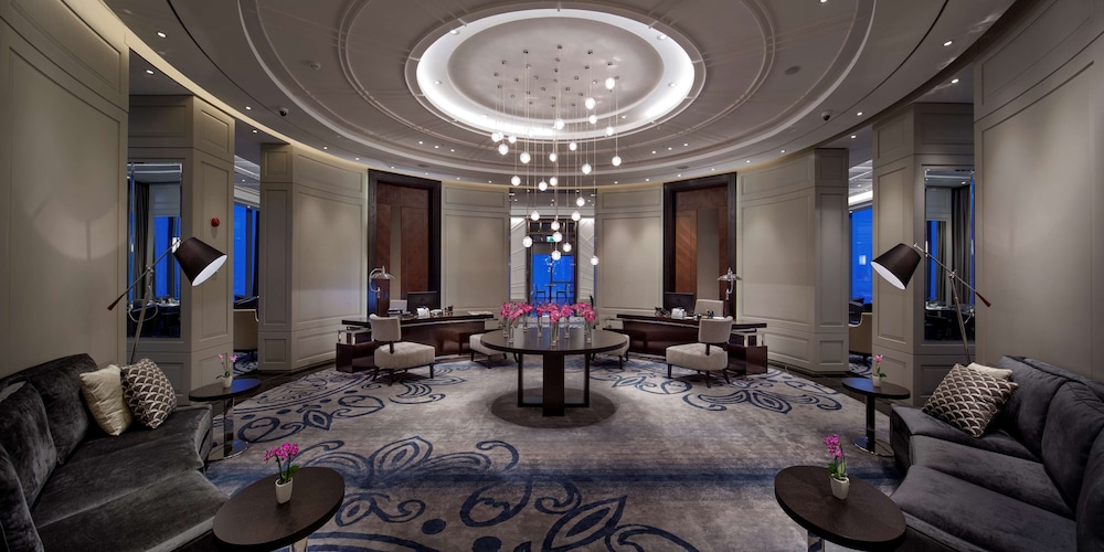 Executive Suite, 1 King Bed (Taksim, Lounge Access) thumbnail 6