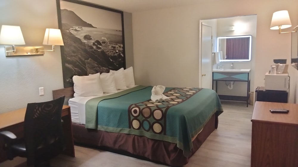 Standard Room, 1 King Bed - Photo 8