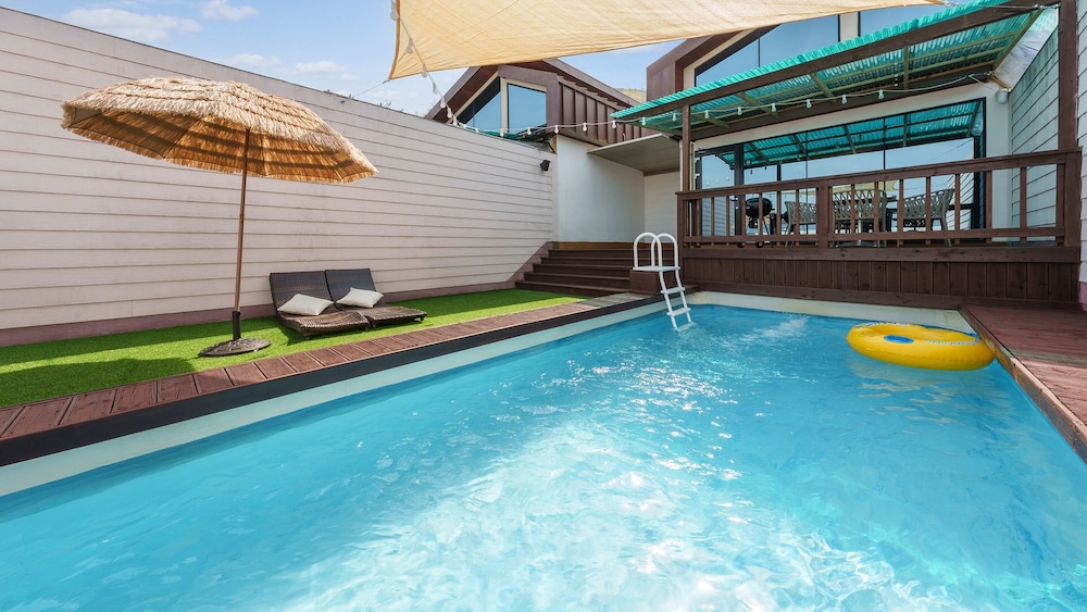 Basic Room, 1 Bedroom (Unit 2 (Pet/Private Pool /BBQ /Spa))