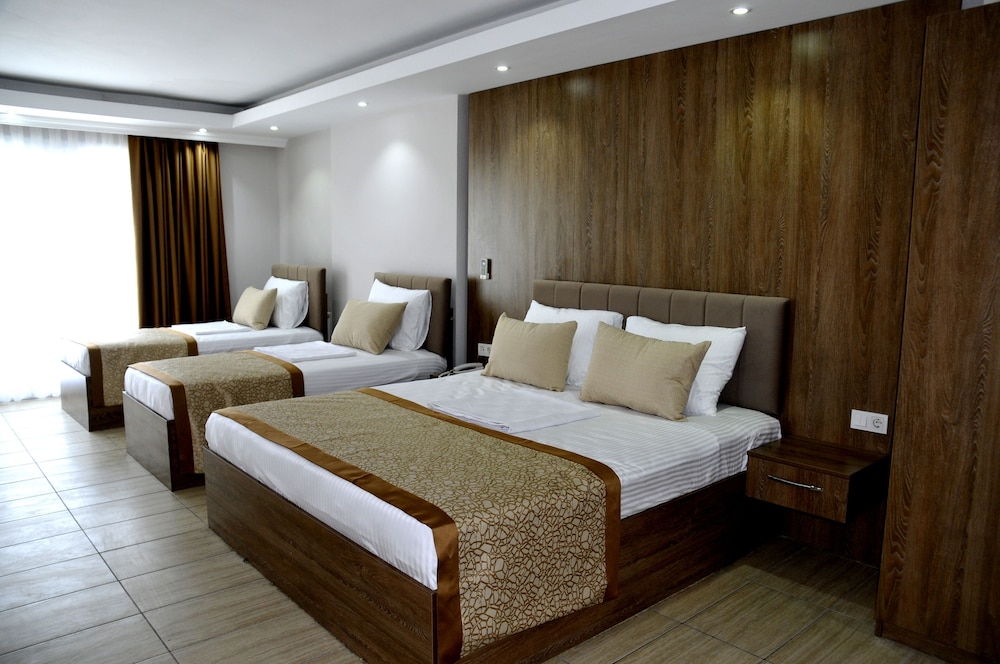 Deluxe Quadruple Room photo 2
