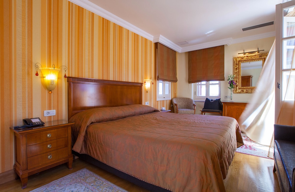 Deluxe Top Floor Room