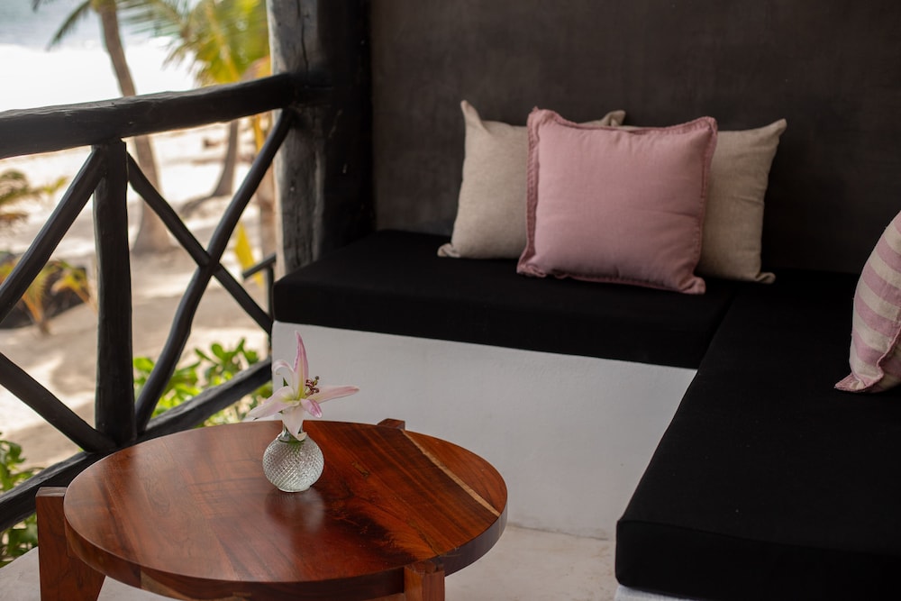 OCEANFRONT SUITE WITH TERRACE - Photo 10