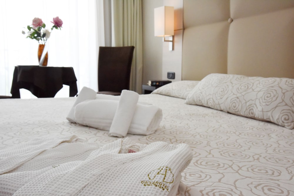 Royal Room - Photo 3