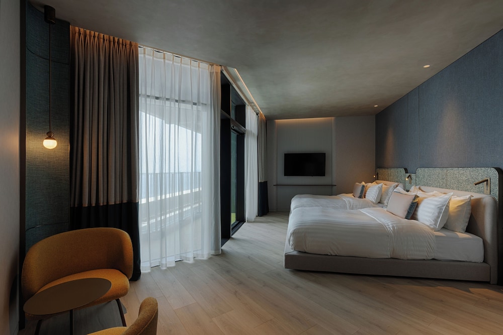 [Hotel] Deluxe (Edge/Ocean/2Doubles)