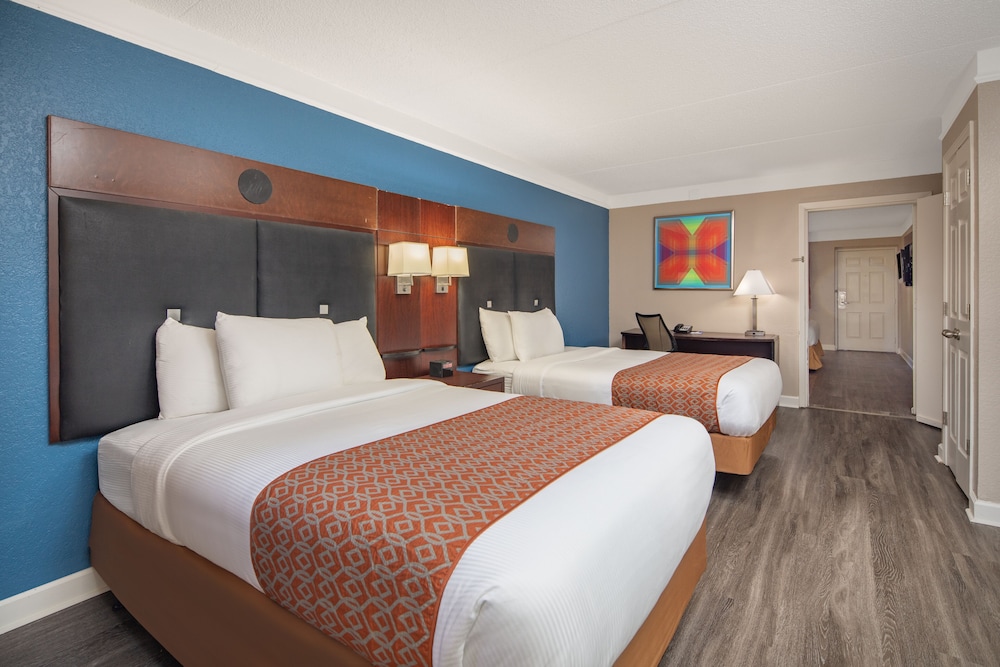Superior Studio Suite, 2 Queen Beds, Non Smoking, Refrigerator & Microwave photo 1