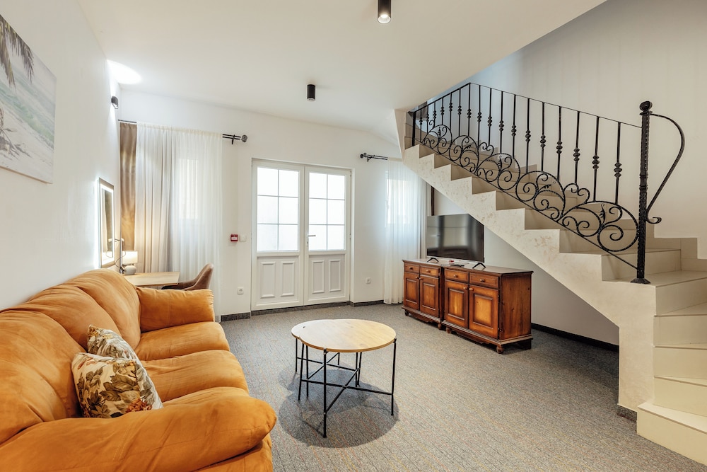 Classic Suite, Pool View
