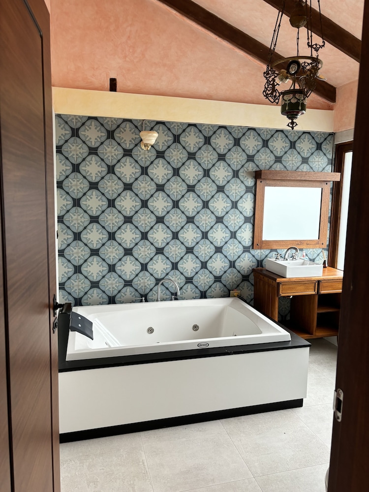 Honeymoon Room photo 3