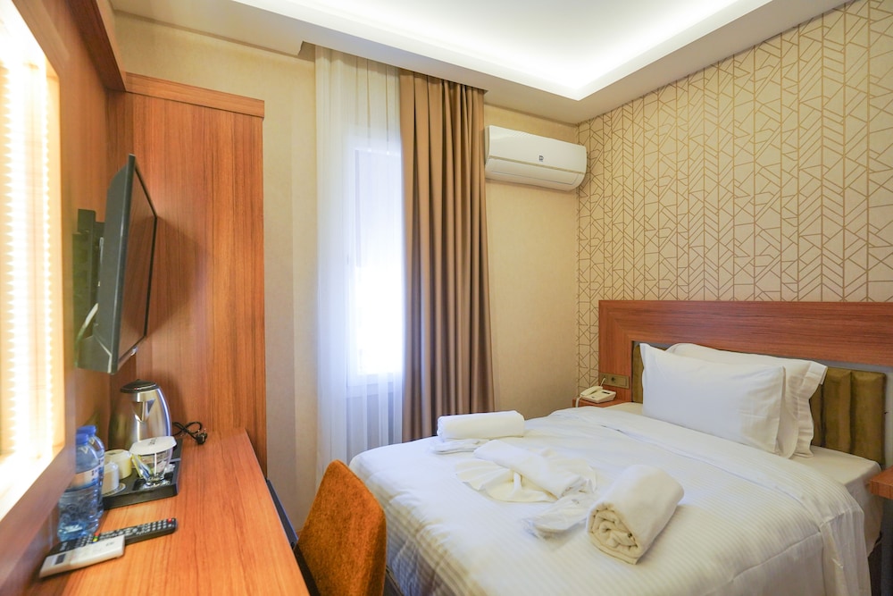 Standard Double or Twin Room, City View photo 3