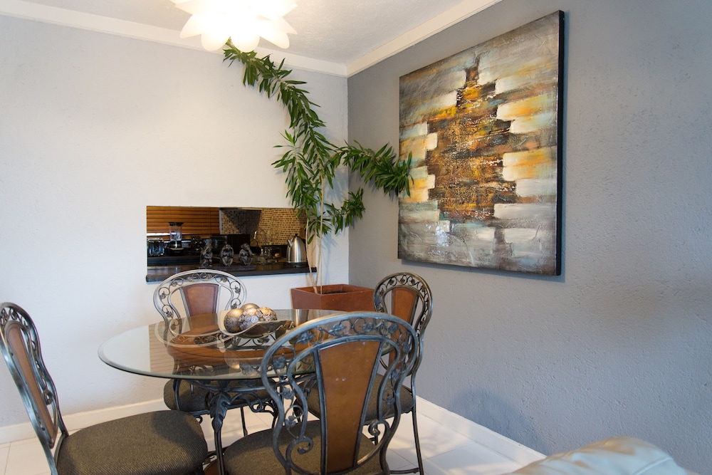 Superior Apartment, 2 Queen Beds, Patio, City View photo 3