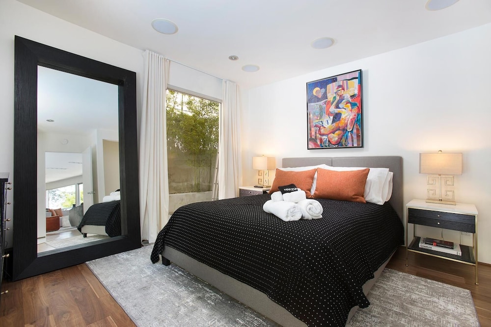 Luxury Villa, Multiple Beds, Pool Access, City View (Belle Horizon) photo 3