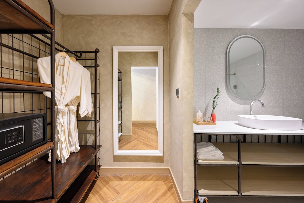 Premier Loft