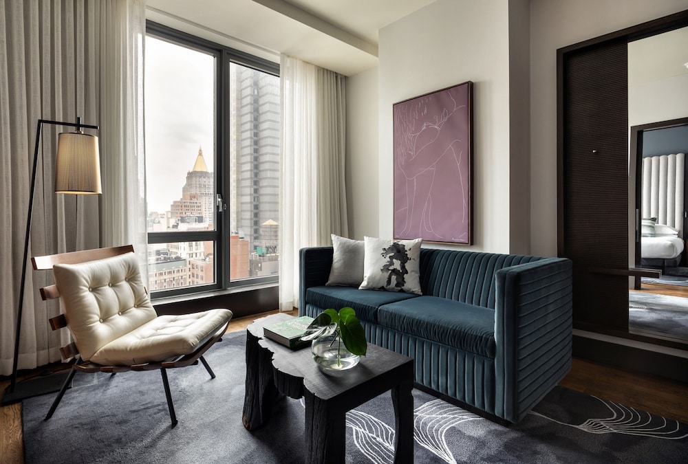 Suite, 1 Bedroom (Rain Shower) thumbnail 5