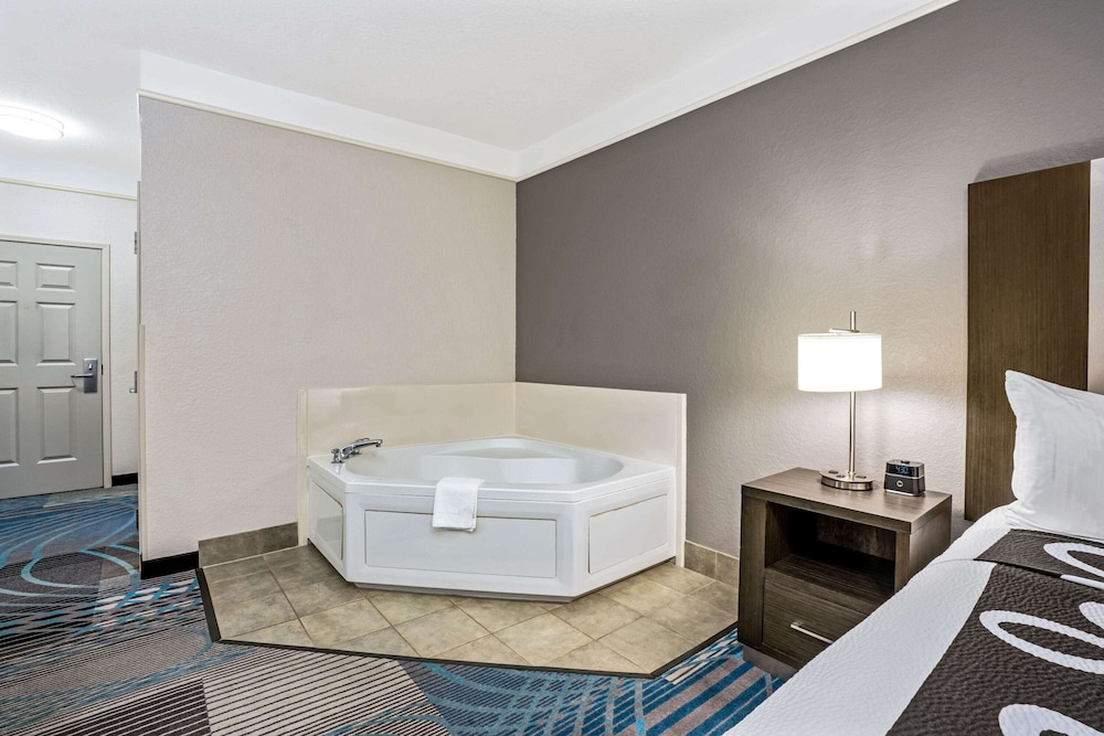Suite, 1 King Bed, Non Smoking - Photo 1