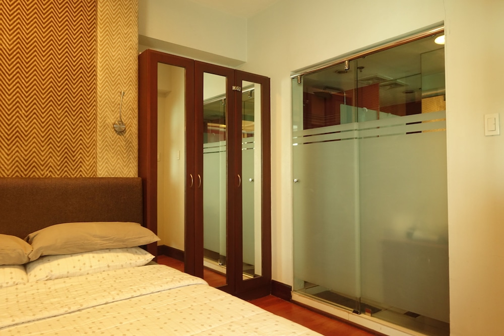 1 Bedroom Condo (31D Tower 2) photo 3