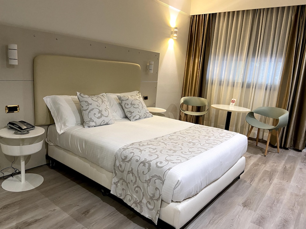 Deluxe Double Room, Ground Floor - Photo 11