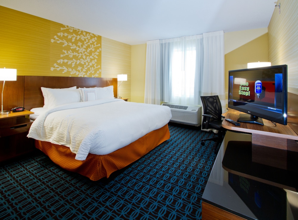 Room, 1 King Bed (Mobility/Hearing Access, Roll-In Shwr) - Photo 2