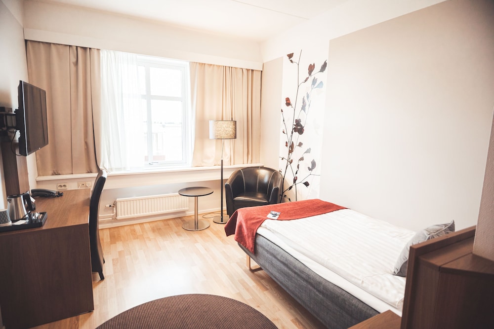 Economy Room, 1 Twin Bed, Non Smoking photo 3