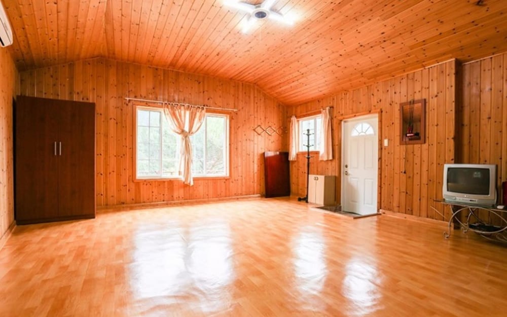 Room (No 1)