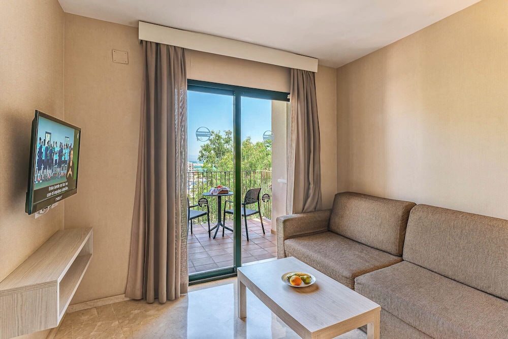 One Bedroom Apartment Side Sea View ( 1 adult)