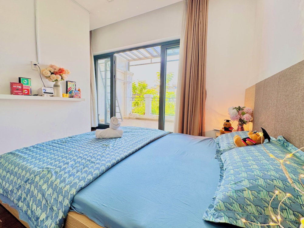 Comfort Room, 1 Queen Bed, Garden View
